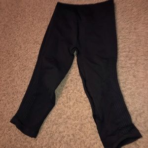 cropped black lululemon leggings